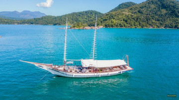 Excursões de barco em cabo arraial