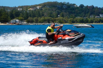 Turistas em jetski em arraial do cabo