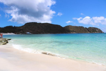 Passeios a Ilha fo farol, vista desde canto direito em arraial do cabo. ARRAIALFERIAS
