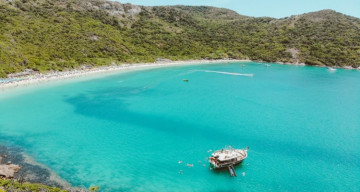 Vista de praia Arraial do Cabo, passeios ARRAIALFERIAS