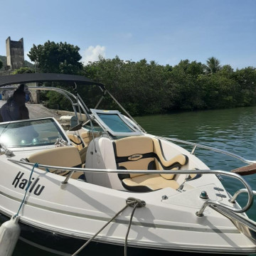 Lancha até 7 passageiros Kailu