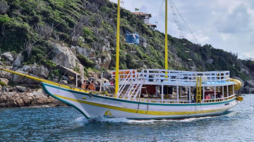 Escuna dois andares arraial do cabo, Passeios em Barco