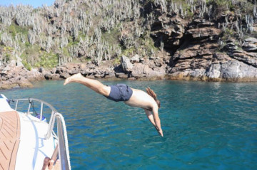 Até 9 Passageiros Hawk 32