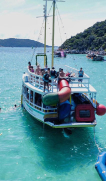 Passeio de Barco com toboagua