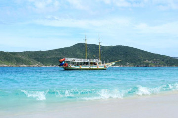 Passeio de Barco com toboagua